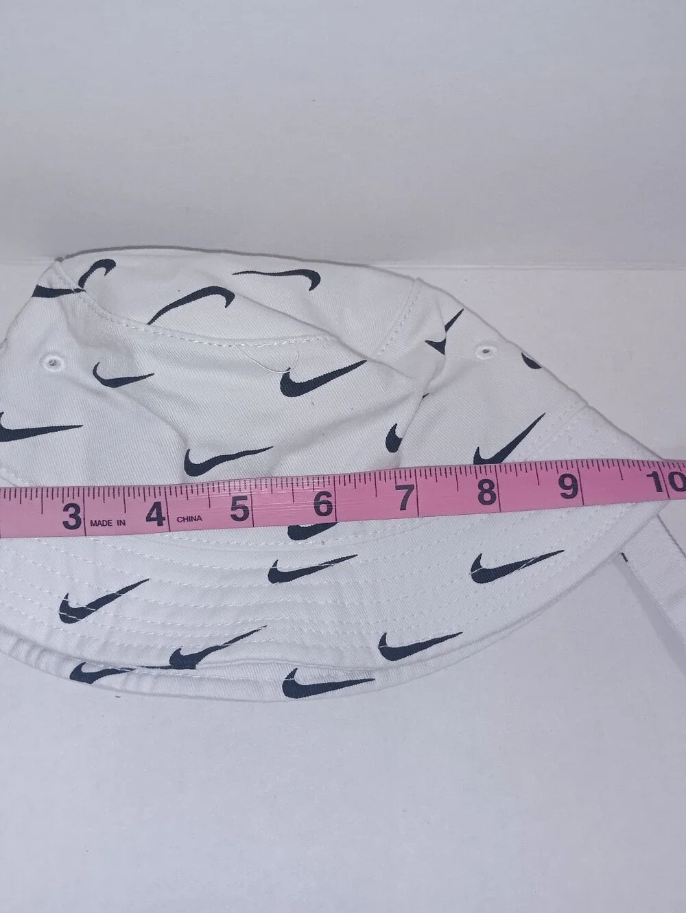 NIKE SWOOSH INFANT ADJUSTABLE CHIN STRAP COTTON BUCKET HAT